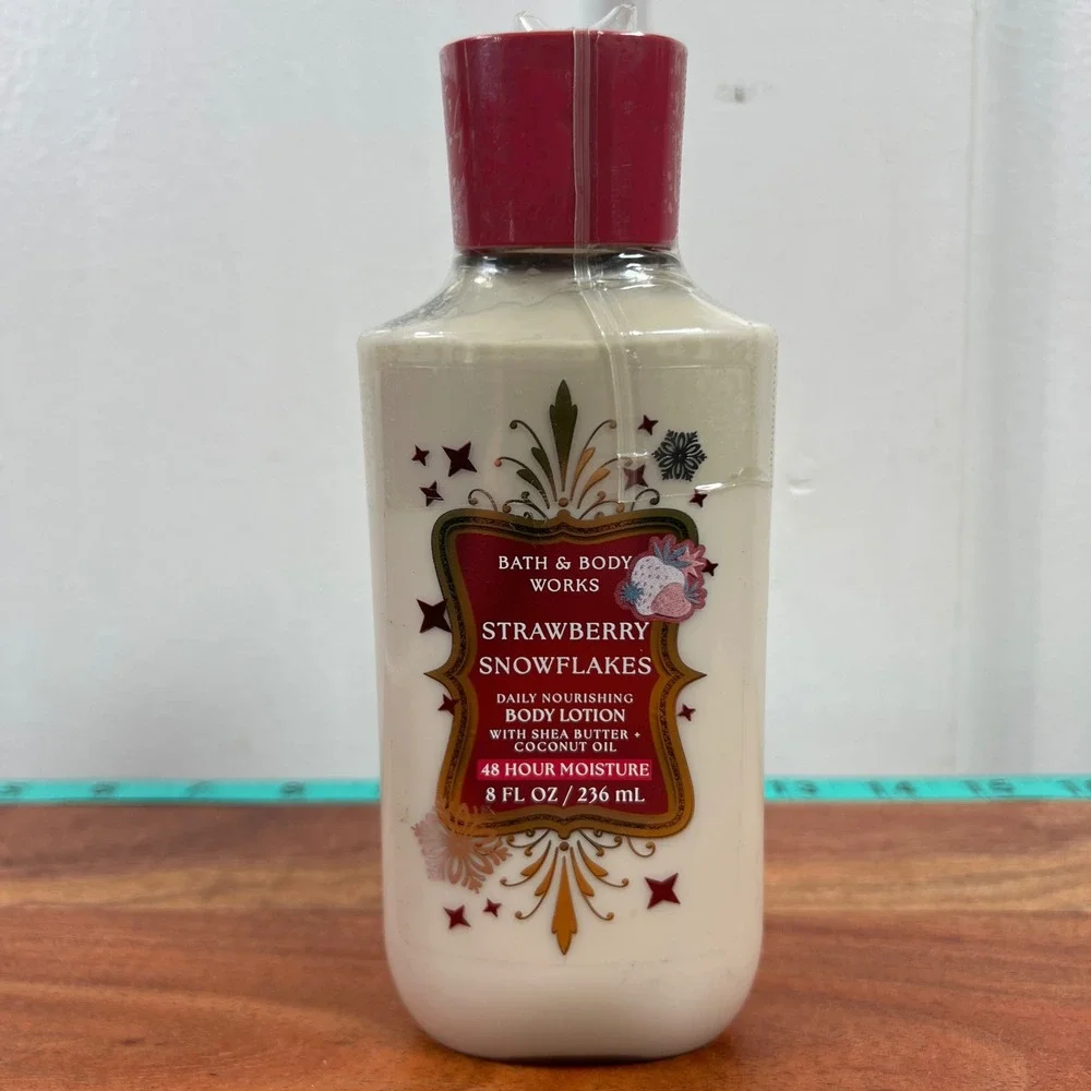 Bath & Body Works Strawberry Snowflakes Daily Nourishing Body Lotion 8oz New